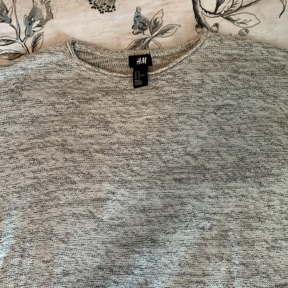 H&M long sleeve Shirt. New without tags - Picture 2 of 4